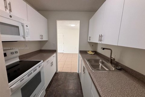 Снять в аренду кондоминиум в Уэст-Палм-Бич, Флорида 3 спальни, 86.4м2, № 1950364 - фото 7