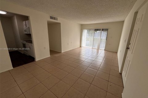 Снять в аренду кондоминиум в Уэст-Палм-Бич, Флорида 3 спальни, 86.4м2, № 1950364 - фото 3