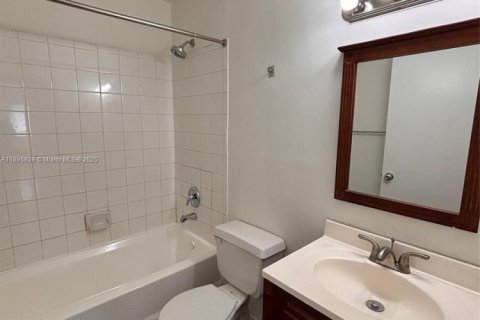 Снять в аренду кондоминиум в Уэст-Палм-Бич, Флорида 3 спальни, 86.4м2, № 1950364 - фото 16