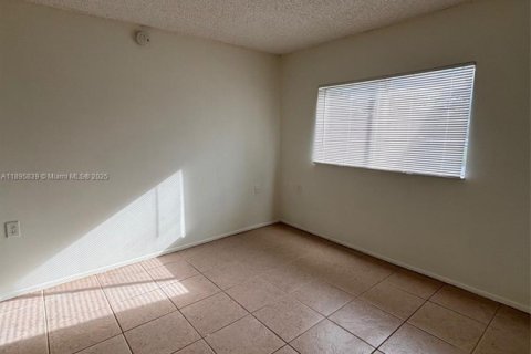 Снять в аренду кондоминиум в Уэст-Палм-Бич, Флорида 3 спальни, 86.4м2, № 1950364 - фото 17