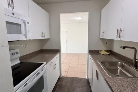 Снять в аренду кондоминиум в Уэст-Палм-Бич, Флорида 3 спальни, 86.4м2, № 1950364 - фото 8