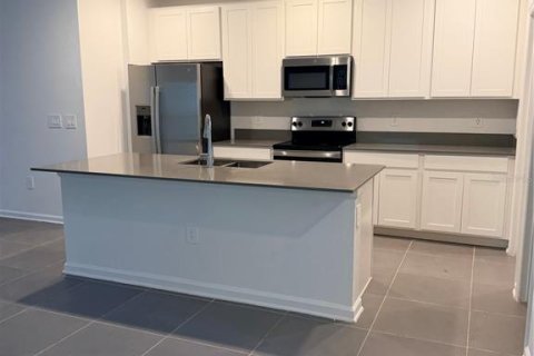 Casa en alquiler en Davenport, Florida, 5 dormitorios, 225.75 m2 № 2208959 - foto 3