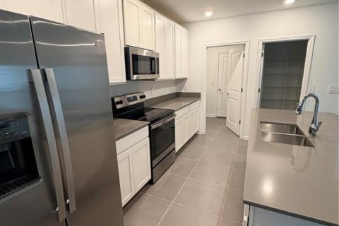 Casa en alquiler en Davenport, Florida, 5 dormitorios, 225.75 m2 № 2208959 - foto 4