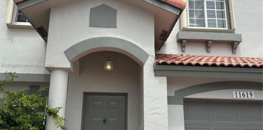 Adosado en Doral, Florida 3 dormitorios, 161.93 m2 № 1932369