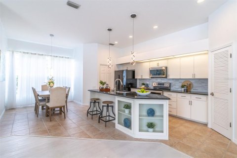Villa ou maison à vendre à Oviedo, Floride: 4 chambres, 234.11 m2 № 2266632 - photo 5