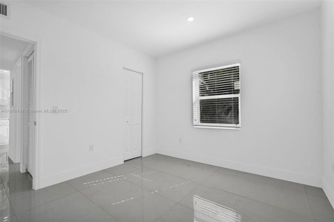 Casa en venta en Miami Gardens, Florida, 2 dormitorios, 74.32 m2 № 1933174 - foto 19