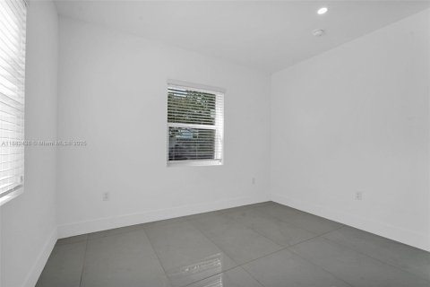 Casa en venta en Miami Gardens, Florida, 2 dormitorios, 74.32 m2 № 1933174 - foto 21