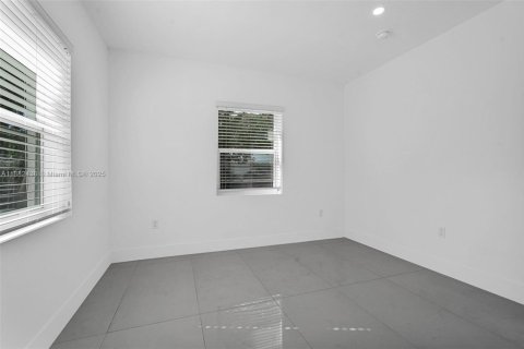 Casa en venta en Miami Gardens, Florida, 2 dormitorios, 74.32 m2 № 1933174 - foto 22