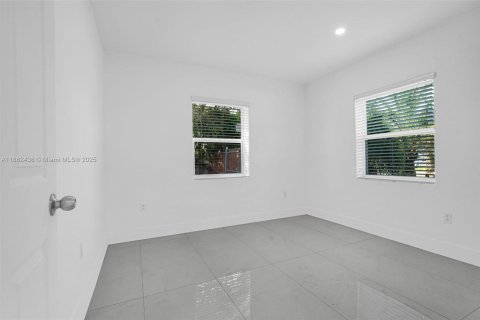 Casa en venta en Miami Gardens, Florida, 2 dormitorios, 74.32 m2 № 1933174 - foto 10
