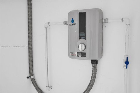 Casa en venta en Miami Gardens, Florida, 2 dormitorios, 74.32 m2 № 1933174 - foto 23