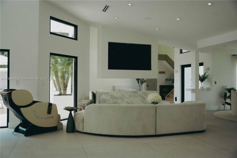 House in Parkland, Florida 5 bedrooms, 596.34 sq.m. № 1696403 - photo 12