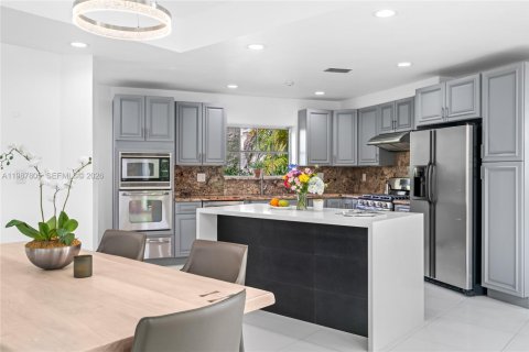 Villa ou maison à vendre à Coral Gables, Floride: 4 chambres, 258.92 m2 № 2064716 - photo 8