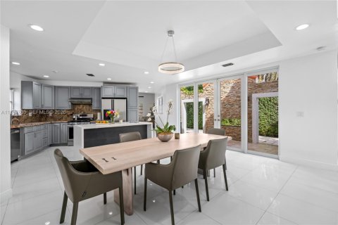 Villa ou maison à vendre à Coral Gables, Floride: 4 chambres, 258.92 m2 № 2064716 - photo 9