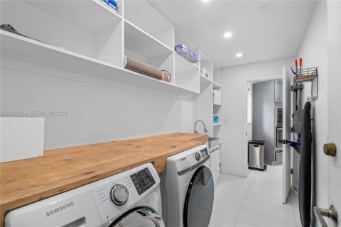 Villa ou maison à vendre à Coral Gables, Floride: 4 chambres, 258.92 m2 № 2064716 - photo 24