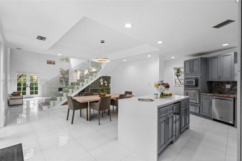 Villa ou maison à vendre à Coral Gables, Floride: 4 chambres, 258.92 m2 № 2064716 - photo 28