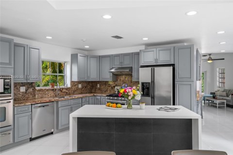 Villa ou maison à vendre à Coral Gables, Floride: 4 chambres, 258.92 m2 № 2064716 - photo 15