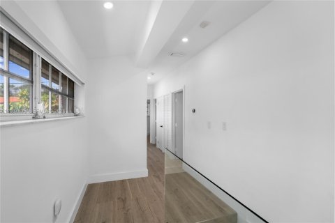 Villa ou maison à vendre à Coral Gables, Floride: 4 chambres, 258.92 m2 № 2064716 - photo 30