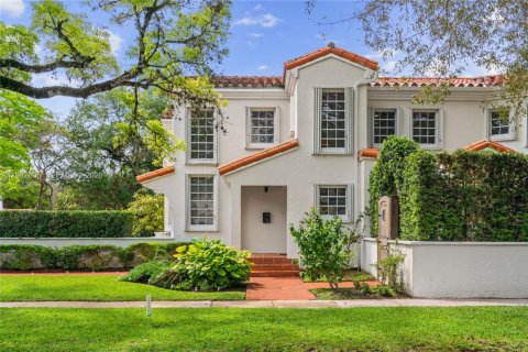 Villa ou maison à Coral Gables, Floride 4 chambres, 258.92 m2 № 2064716