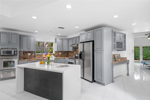 Villa ou maison à vendre à Coral Gables, Floride: 4 chambres, 258.92 m2 № 2064716 - photo 13