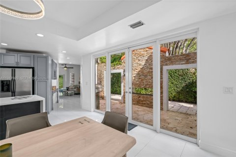 Villa ou maison à vendre à Coral Gables, Floride: 4 chambres, 258.92 m2 № 2064716 - photo 14