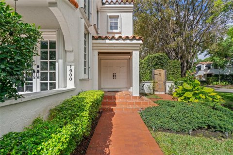 Villa ou maison à vendre à Coral Gables, Floride: 4 chambres, 258.92 m2 № 2064716 - photo 2