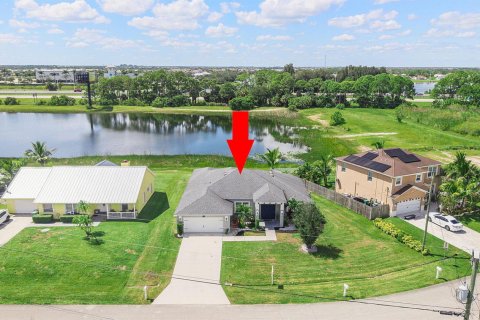 Villa ou maison à vendre à Port St. Lucie, Floride: 4 chambres, 212.37 m2 № 2393199 - photo 2