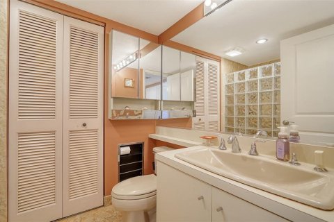 Condo in Sarasota, Florida, 2 bedrooms  № 1736264 - photo 24