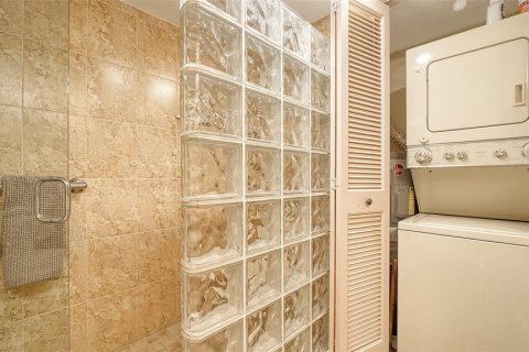 Condo in Sarasota, Florida, 2 bedrooms  № 1736264 - photo 25