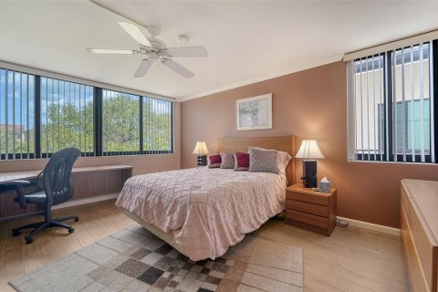 Condo in Sarasota, Florida, 2 bedrooms  № 1736264 - photo 18