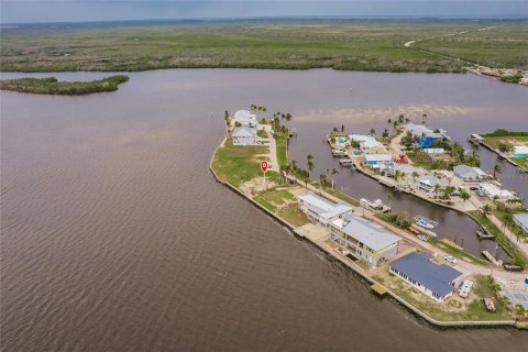 Terreno en venta en Matlacha, Florida № 1905866 - foto 9