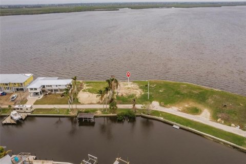 Terreno en venta en Matlacha, Florida № 1905866 - foto 3