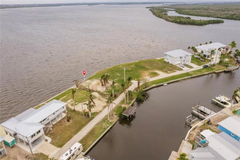 Terreno en venta en Matlacha, Florida № 1905866 - foto 2
