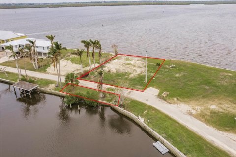 Terreno en venta en Matlacha, Florida № 1905866 - foto 16