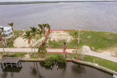 Terreno en venta en Matlacha, Florida № 1905866 - foto 17