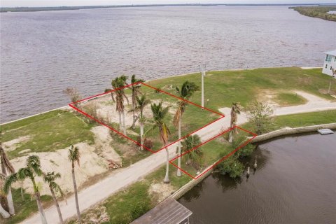 Terreno en venta en Matlacha, Florida № 1905866 - foto 18