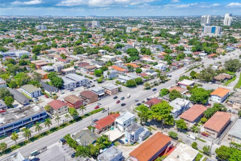 Condominio en venta en Miami, Florida, 3 dormitorios, 120.77 m2 № 2031684 - foto 27