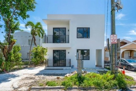 Condominio en venta en Miami, Florida, 3 dormitorios, 120.77 m2 № 2031684 - foto 1