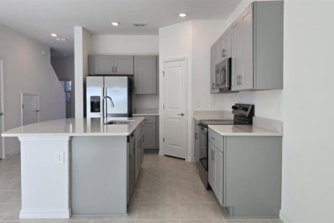 Townhouse in Poinciana, Florida 3 bedrooms, 130.71 sq.m. № 2219407 - photo 3