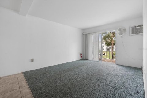 Condo in Bradenton, Florida, 1 bedroom  № 1568127 - photo 25