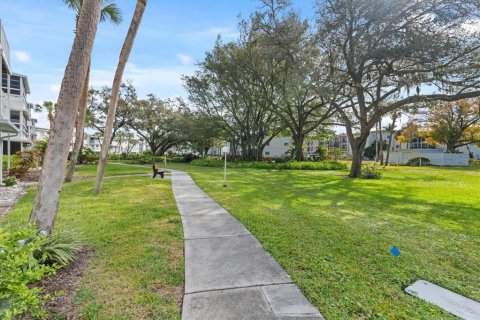 Condo in Bradenton, Florida, 1 bedroom  № 1568127 - photo 11