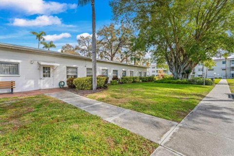 Condo in Bradenton, Florida, 1 bedroom  № 1568127 - photo 5
