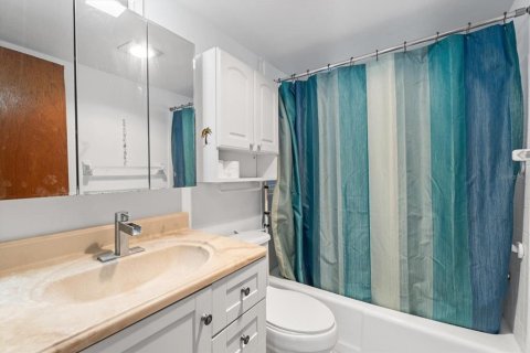 Condo in Bradenton, Florida, 1 bedroom  № 1568127 - photo 2