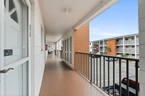 Condo in Bradenton, Florida, 1 bedroom  № 1568127 - photo 19