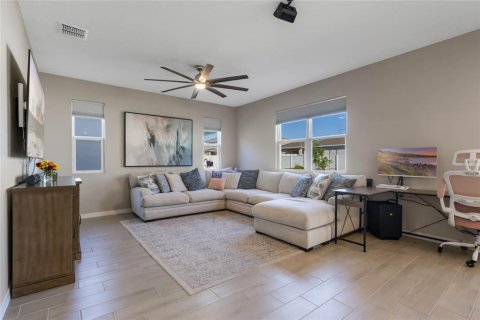House in Haines City, Florida 5 bedrooms, 288.55 sq.m. № 1587767 - photo 4
