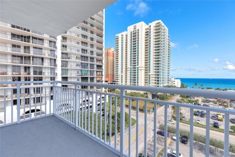 Condominio en venta en Fort Lauderdale, Florida, 2 dormitorios, 70.23 m2 № 2000226 - foto 2