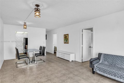 Condominio en venta en Fort Lauderdale, Florida, 2 dormitorios, 70.23 m2 № 2000226 - foto 11