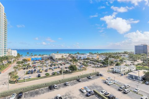 Condominio en venta en Fort Lauderdale, Florida, 2 dormitorios, 70.23 m2 № 2000226 - foto 30