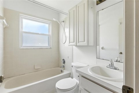 House in Lakeland, Florida 2 bedrooms, 145.02 sq.m. № 1825078 - photo 15