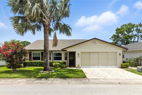 House in Lakeland, Florida 2 bedrooms, 145.02 sq.m. № 1825078 - photo 1