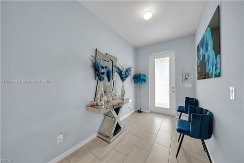 House in Cape Coral, Florida 3 bedrooms № 1889304 - photo 3
